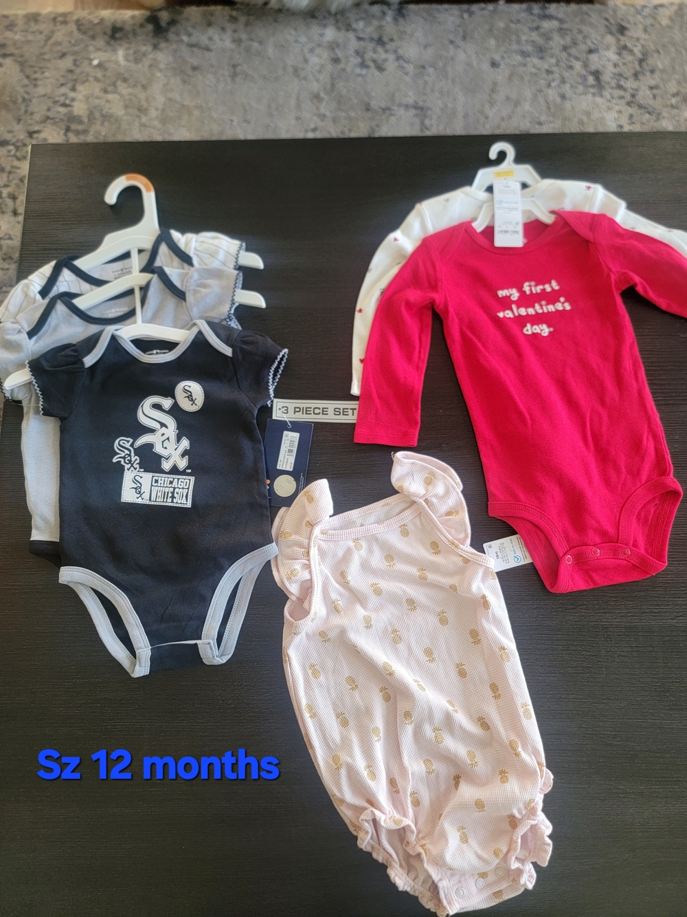 BUNDLE Genuine Merchandise & Carter Baby bodysuits & romper 6 pieces. 12 Months